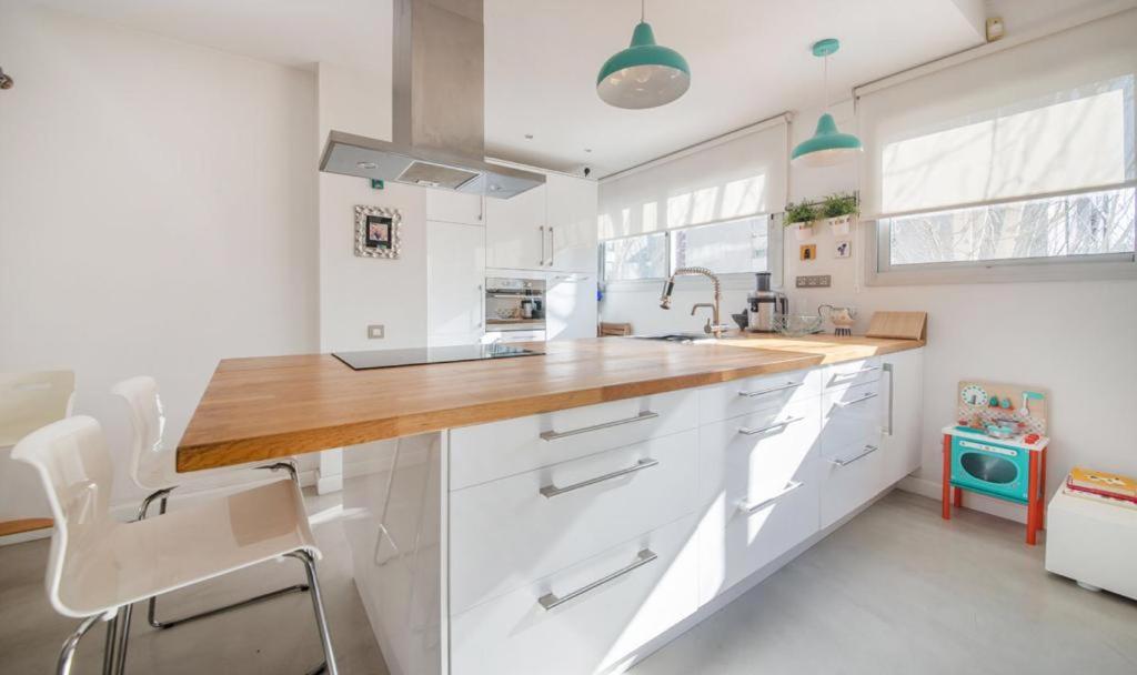 Magnificent Apartment Close To The Beach Sant Adria de Besos Ngoại thất bức ảnh